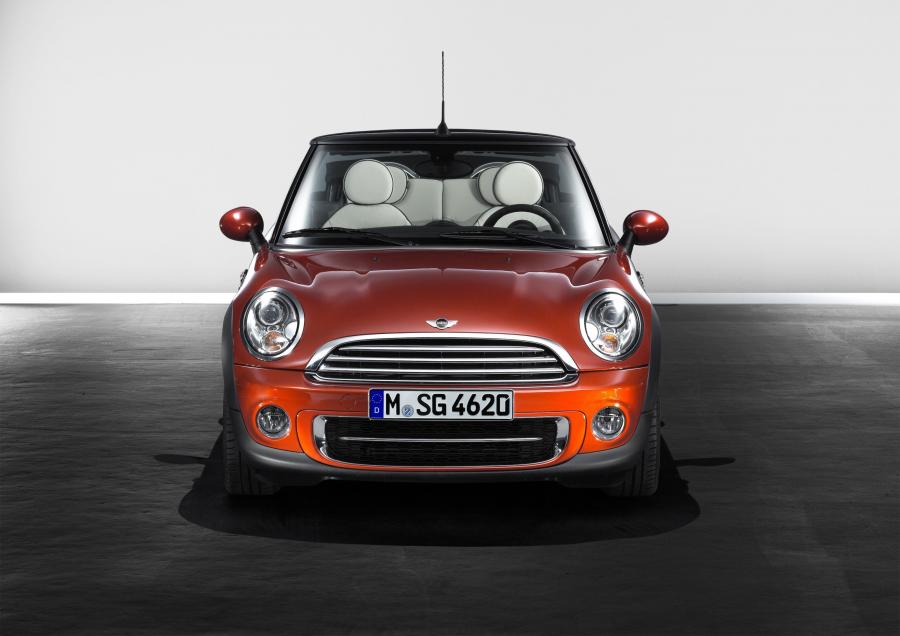  Mini Cooper D Cabrio 2011 года  (фото 7 из 15)